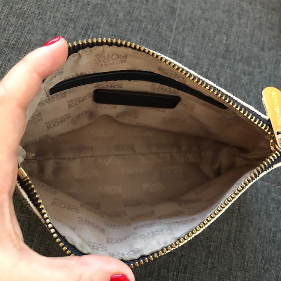 Michel Kors wallet pouch Make-up bag - Picture 5 of 5